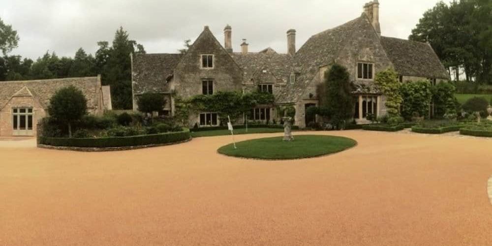 Epoxy Vs. Polyurethane: Which is the Best Resin for Your Driveway?